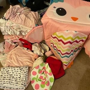 general lot of baby clothes.